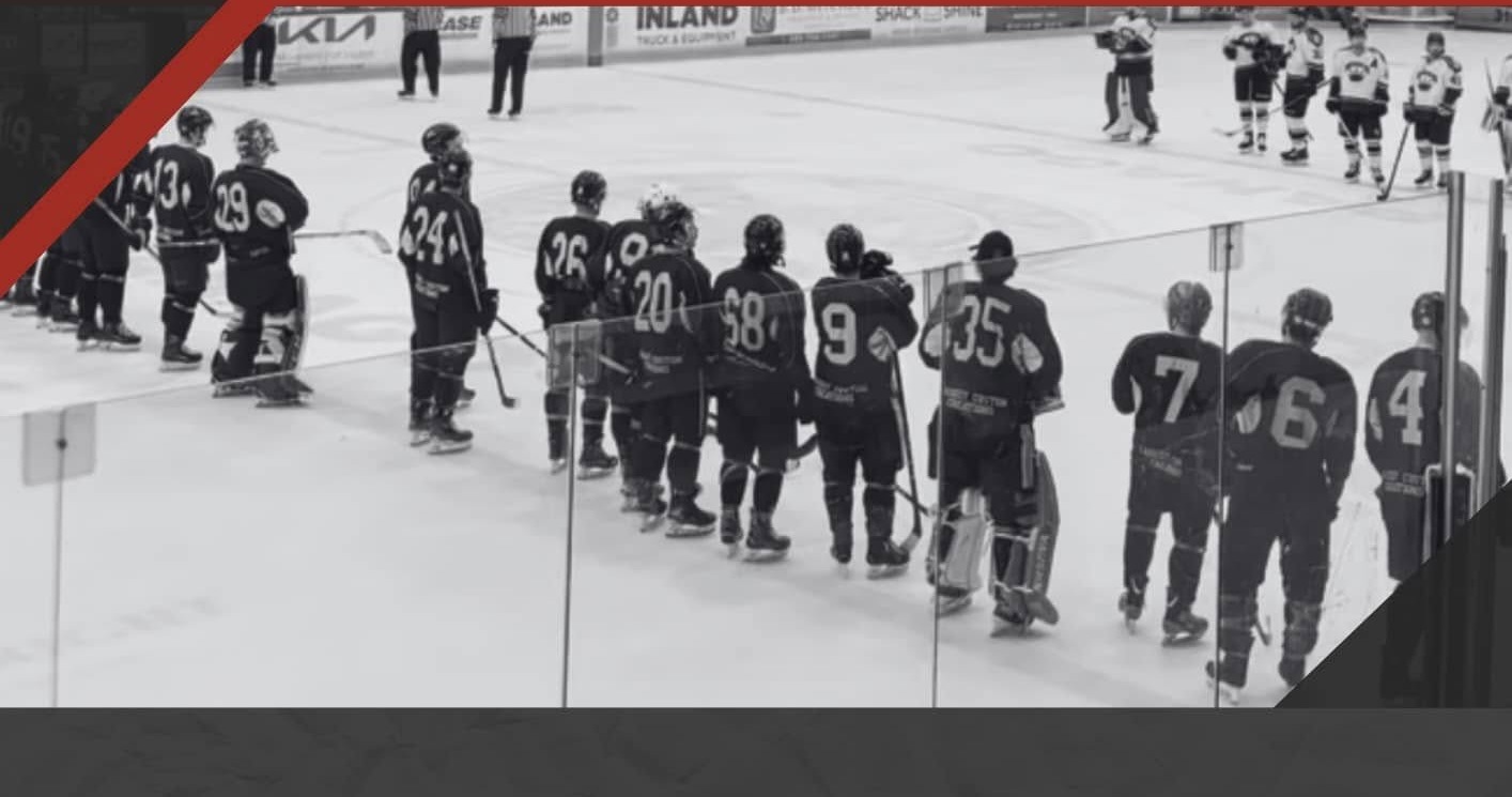 Nanaimo Steelmen lined up on the ice